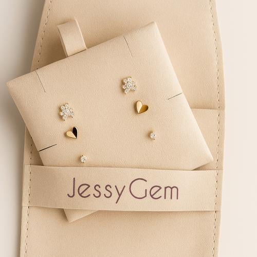 طقم أقراط الدب والقلوب الذهبي (فضة إسترليني 925)