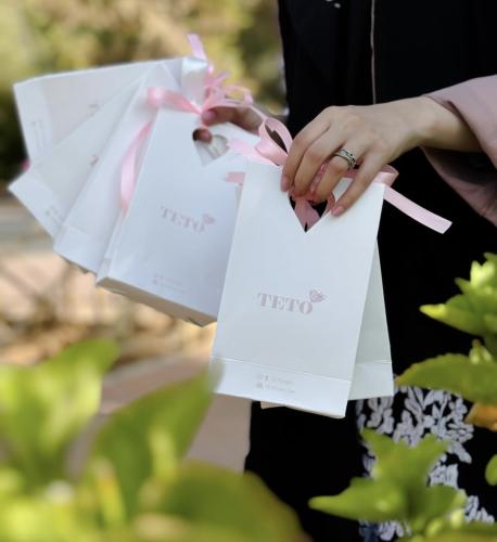 4 قلوسات من اختيارك مع 4 اكياس و4 كارد