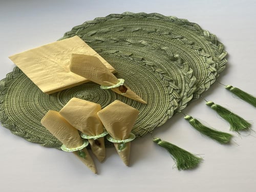 ٤ قاعدة صحن بالون الاخضر مع ٤ خاتم المنديل مع مناد...