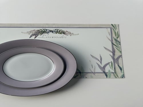 لافندر ٦ قاعدات صحن بلاستيك ضد الماء مع مناديل ورق...