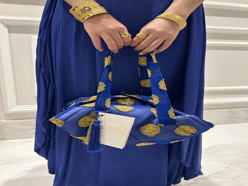 بقشة ازرق نيلي و تطريز بكرات ذهبيه