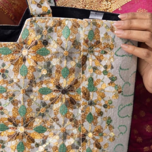 شنطة تنفع نقصه و تنفع للتسوق حجمها كبير (شكل عشوائ...