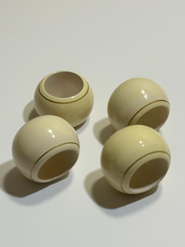 ٤ حلقات مناديل خشب بيج