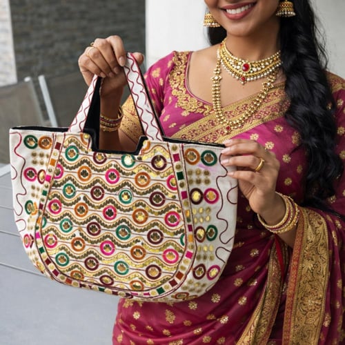 شنطة تنفع نقصه و تنفع للتسوق حجمها كبير (شكل عشوائ...