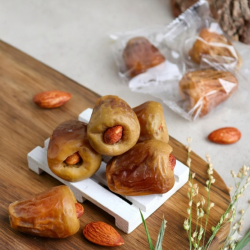 كرتون سكري مفتل ملكي محشو لوز ومغلف