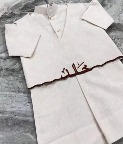 ثوب أطفال مع سديري مطرز بالاسم الجديد 2026