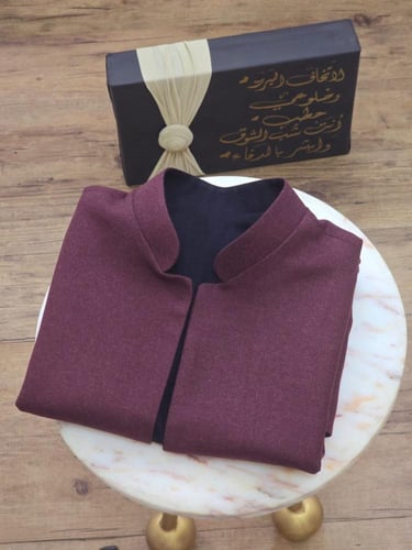 سديري شتوي جوخ فاخر مع بوكس مميز وعباره حسب الطلب