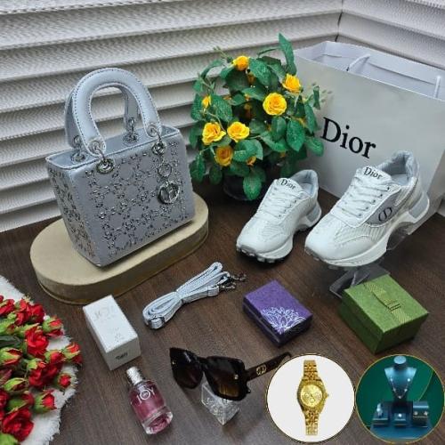 طقم نسائي فاخر من ديور - أناقة متكاملة للسيدة العص...