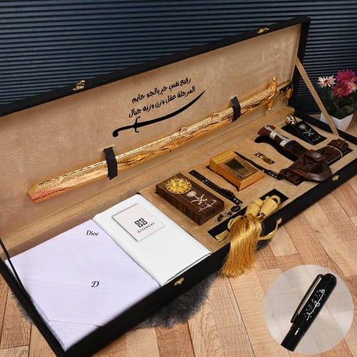 بوكس ملكي مع السيف والخنجر هداياء رجاليه مميزه لمن...