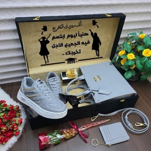 بوكس تخرج نسائي فاخر شنطة وحذاء وإكسسوارات متكاملة...