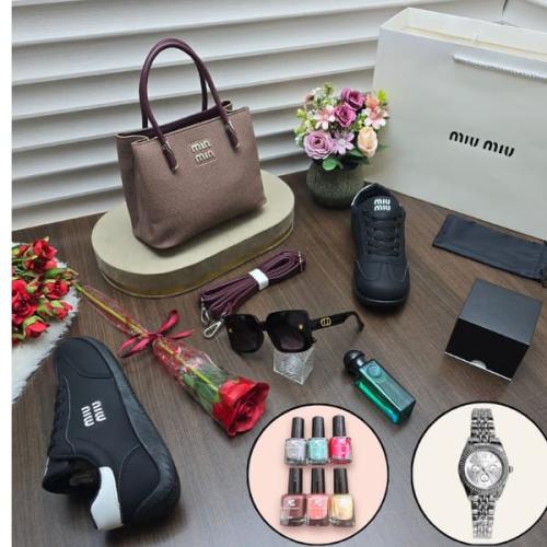 طقم نسائي فاخر ماركة Miu Miu شنطة وحذاء مع إكسسوار...