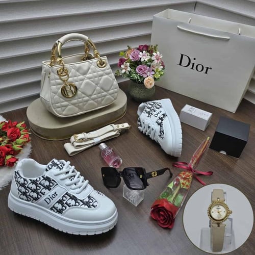 طقم هدايا نسائي مميز شنطه أنيقة مع حذاء وإكسسوارات