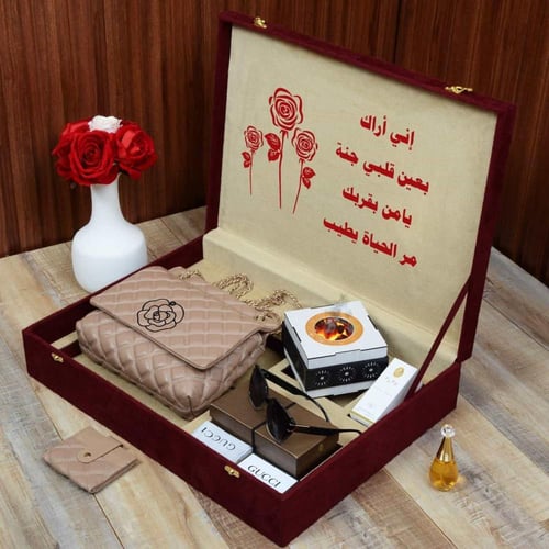 طقم نسائي في بوكس مخصص باسمك