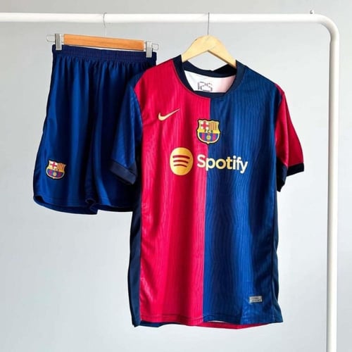 طقم نادي برشلونة الرسمي 2023/2024 – أناقة وأصالة ا...