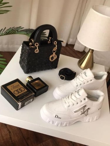 طقم نسائي فاخر شنطة وحذاء مع عطر وإكسسوارات بتصميم...