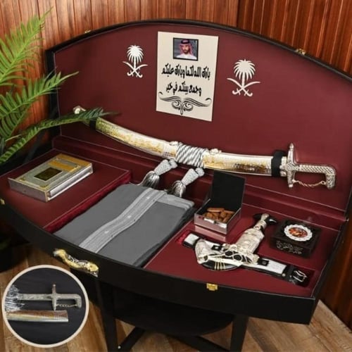 بوكس الفخامة للإهداء الملكي – سيف ومشلح مع إكسسوار...