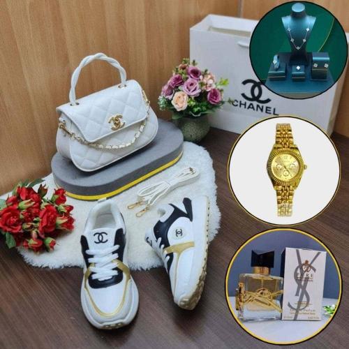 طقم نسائي عصري يجمع الفخامة والأناقة