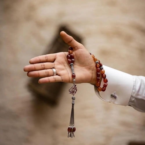 مسبحة رجالية من خرز العقيق بتصميم أنيق