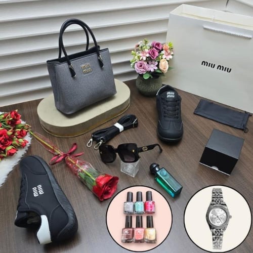 طقم نسائي فاخر ماركة Miu Miu شنطة وحذاء مع إكسسوار...