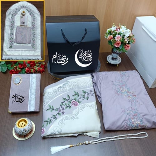 طقم صلاه تنسيق مميز طباعة بالاسم حسب الطلب