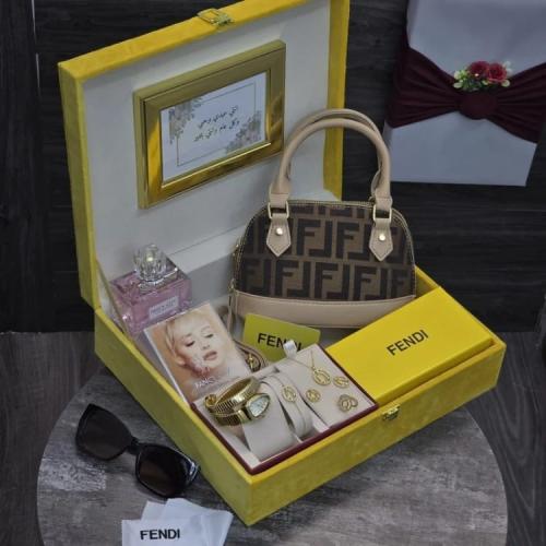 طقم هدايا نسائي متكامل – حقيبة، ساعة عطر إكسسوارات