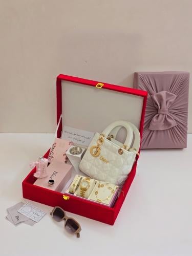 هدية فاخرة للمرأة | حقيبة ديور وساعةرولكس وعطر ديل...