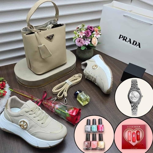 طقم هدايا نسائي فاخر شنطه وحذاء وساعة وعناية تجميل