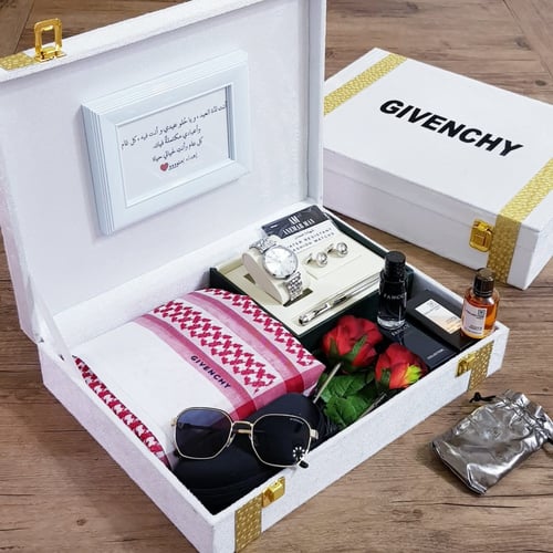 بوكس جيفنشي رجالي فاخر شماغ وساعة وعطور ونظارة بتغ...