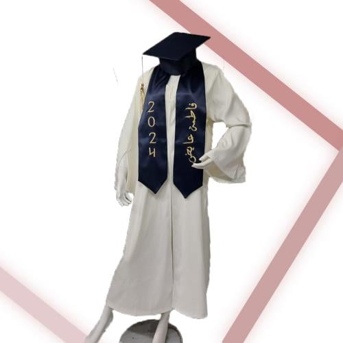 عباية تخرج 2025 اوف وايت بوشاح كحلي