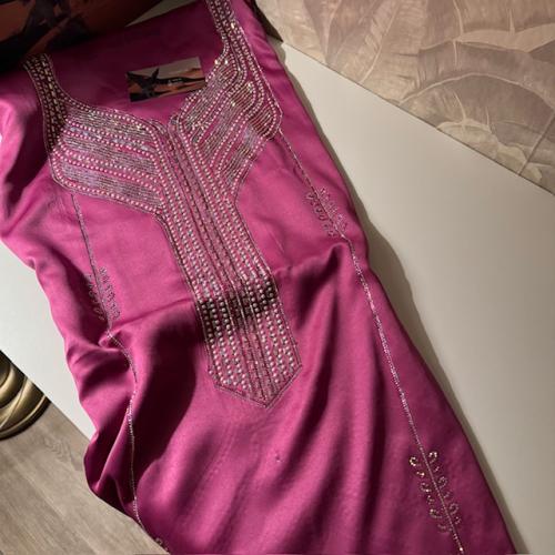 قماش حرير اندونيسي ساده بدون طرحه