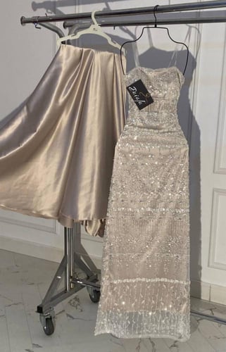 فستان لمار.