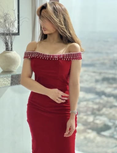 فستان رنا أحمر