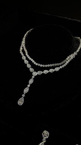 A distinctive and elegant set S21