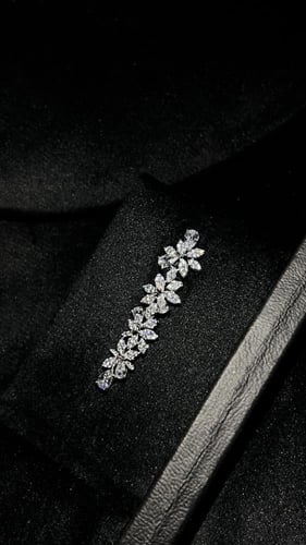 طقم بتصميم خاص ملتف حول الرقبة راقي جداً