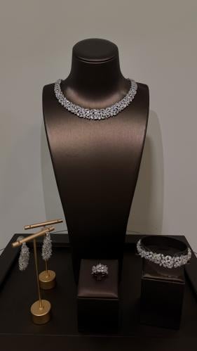 Elegant and distinctive set