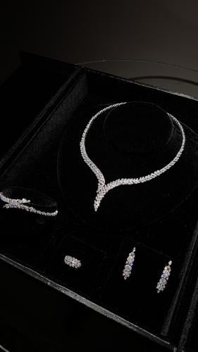 The elegant royal set