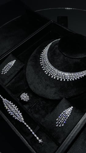 طقم تصميم خاص بقفل مشابه للألماس