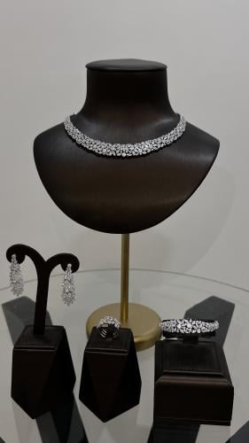 Elegant and distinctive set