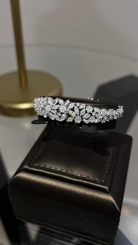 Elegant and distinctive set