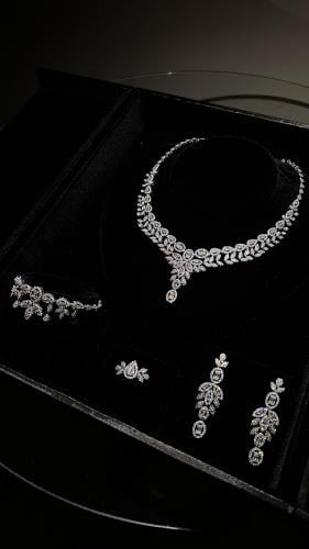 Spike set