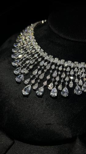 طقم راقي تصميم شبيه ألماس وقفل ألماس وزن ثقيل