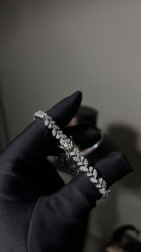 Elegant and distinctive set