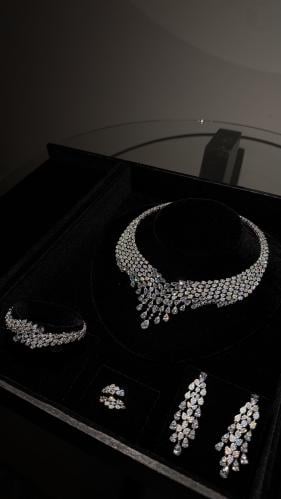 Feminine set