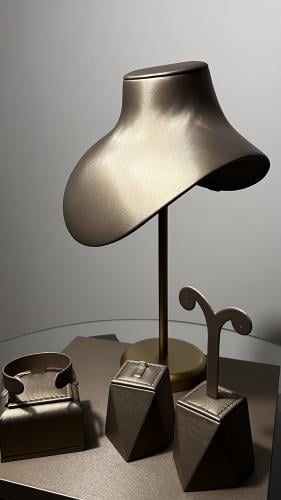 ستاند طقم فخم لون ذهبي 5 قطع