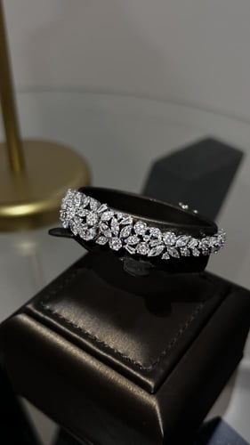 Elegant and distinctive set