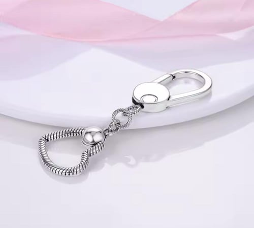 ميدالية مفاتيح باندورا