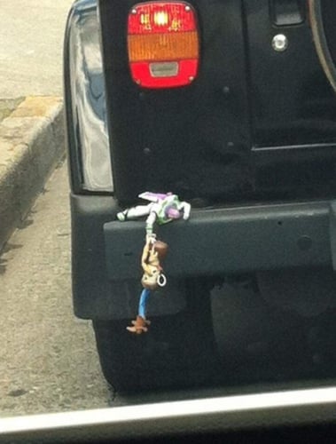 دمية وودي و باز للسيارة