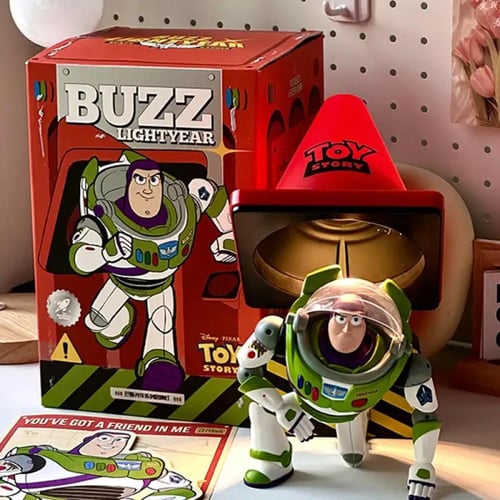 مجسم اضاءة باز يطير