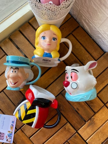 كوب اليس في بلاد العجائب