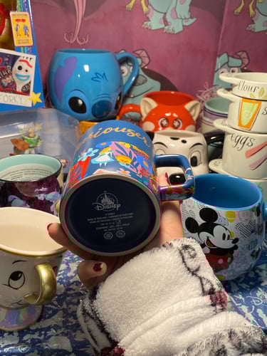 كوب اليس في بلاد العجائب